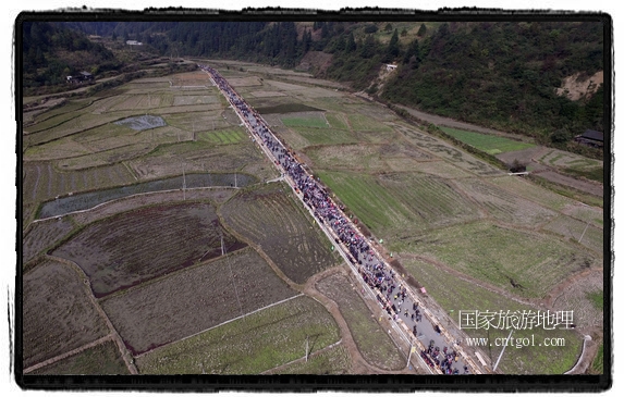 1700桌合攏宴，總長3.7公里，10380人同桌就餐，創(chuàng)歷史之最